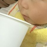 紙コップ授乳