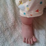 赤ちゃんの足